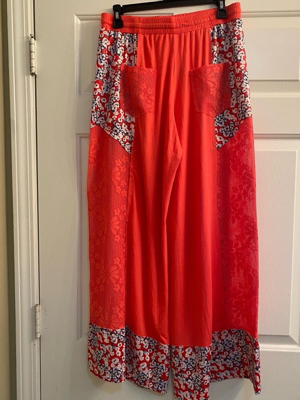 POL Red Floral Panel Wide-Leg Pants - Picture 2 of 6